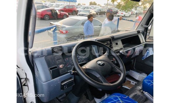 Sayi Imported Mitsubishi Carisma White Mota in Import - Dubai a Burkina Faso Sayi Imported Mitsubishi Carisma White Mota in Import - Dubai a Burkina Faso