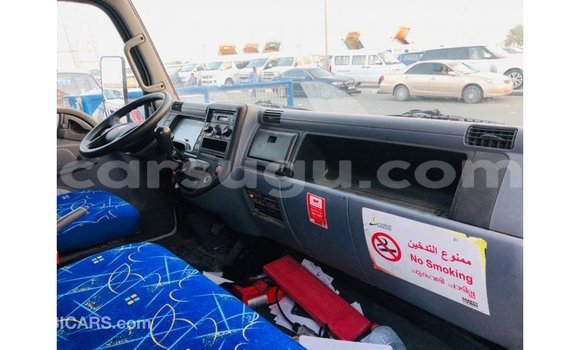 Sayi Imported Mitsubishi Carisma White Mota in Import - Dubai a Burkina Faso Sayi Imported Mitsubishi Carisma White Mota in Import - Dubai a Burkina Faso