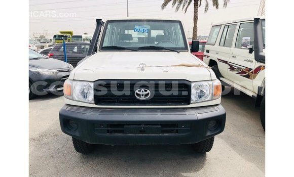 Acheter Import Voiture Toyota Land Cruiser Blanc à Import - Dubai, Burkina-Faso Acheter Import Voiture Toyota Land Cruiser Blanc à Import - Dubai, Burkina-Faso