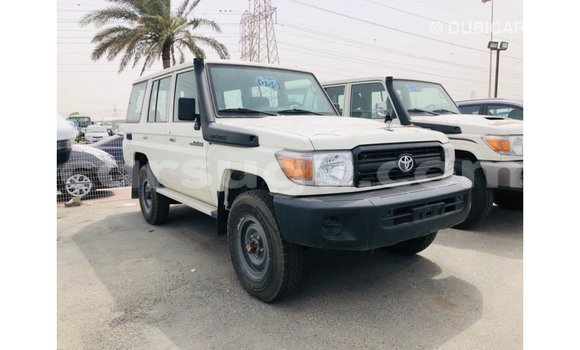 Acheter Import Voiture Toyota Land Cruiser Blanc à Import - Dubai, Burkina-Faso Acheter Import Voiture Toyota Land Cruiser Blanc à Import - Dubai, Burkina-Faso