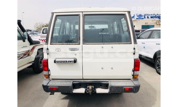 Acheter Import Voiture Toyota Land Cruiser Blanc à Import - Dubai, Burkina-Faso Acheter Import Voiture Toyota Land Cruiser Blanc à Import - Dubai, Burkina-Faso