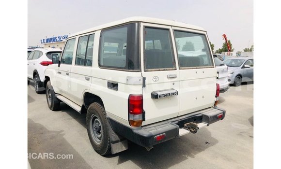 Acheter Import Voiture Toyota Land Cruiser Blanc à Import - Dubai, Burkina-Faso Acheter Import Voiture Toyota Land Cruiser Blanc à Import - Dubai, Burkina-Faso