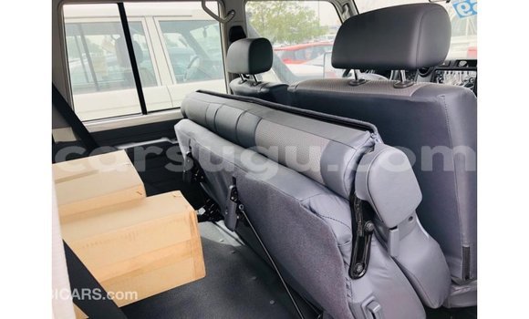Acheter Import Voiture Toyota Land Cruiser Blanc à Import - Dubai, Burkina-Faso Acheter Import Voiture Toyota Land Cruiser Blanc à Import - Dubai, Burkina-Faso