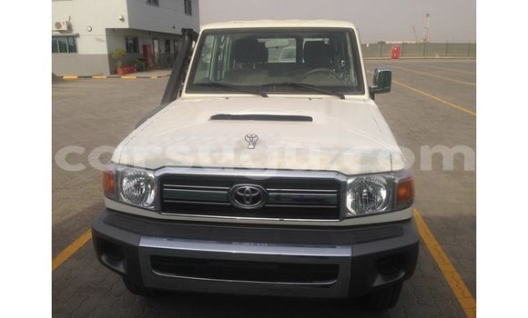 Acheter Import Voiture Toyota Land Cruiser Blanc à Import - Dubai, Burkina-Faso Acheter Import Voiture Toyota Land Cruiser Blanc à Import - Dubai, Burkina-Faso