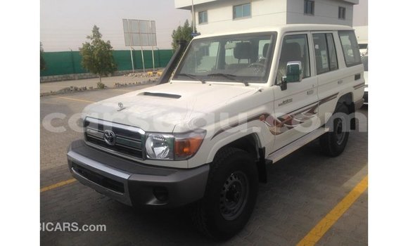 Acheter Import Voiture Toyota Land Cruiser Blanc à Import - Dubai, Burkina-Faso Acheter Import Voiture Toyota Land Cruiser Blanc à Import - Dubai, Burkina-Faso