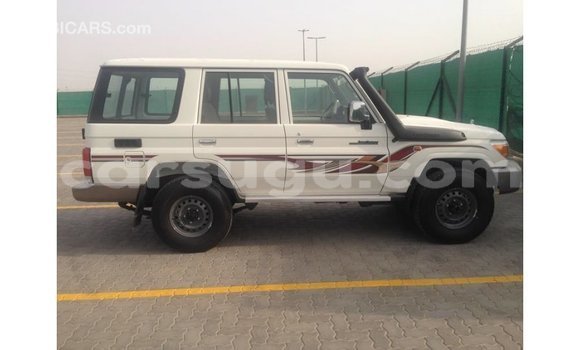 Acheter Import Voiture Toyota Land Cruiser Blanc à Import - Dubai, Burkina-Faso Acheter Import Voiture Toyota Land Cruiser Blanc à Import - Dubai, Burkina-Faso
