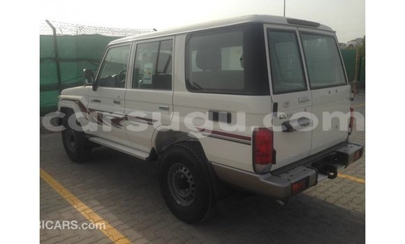 Acheter Import Voiture Toyota Land Cruiser Blanc à Import - Dubai, Burkina-Faso Acheter Import Voiture Toyota Land Cruiser Blanc à Import - Dubai, Burkina-Faso