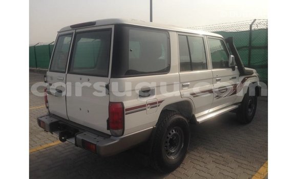 Acheter Import Voiture Toyota Land Cruiser Blanc à Import - Dubai, Burkina-Faso Acheter Import Voiture Toyota Land Cruiser Blanc à Import - Dubai, Burkina-Faso
