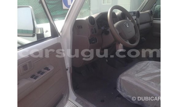 Acheter Import Voiture Toyota Land Cruiser Blanc à Import - Dubai, Burkina-Faso Acheter Import Voiture Toyota Land Cruiser Blanc à Import - Dubai, Burkina-Faso