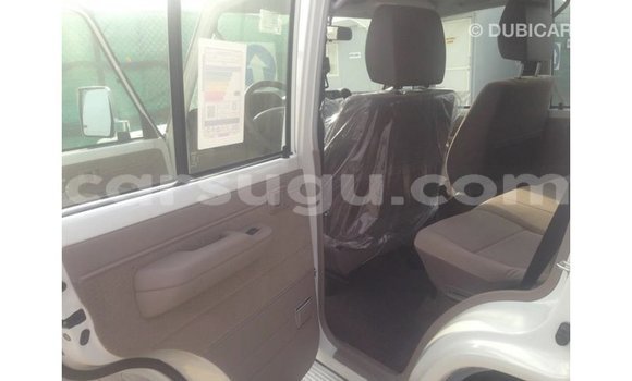 Acheter Import Voiture Toyota Land Cruiser Blanc à Import - Dubai, Burkina-Faso Acheter Import Voiture Toyota Land Cruiser Blanc à Import - Dubai, Burkina-Faso