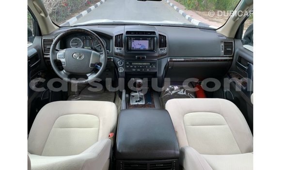 Sayi Imported Toyota Land Cruiser White Mota in Import - Dubai a Burkina Faso Sayi Imported Toyota Land Cruiser White Mota in Import - Dubai a Burkina Faso