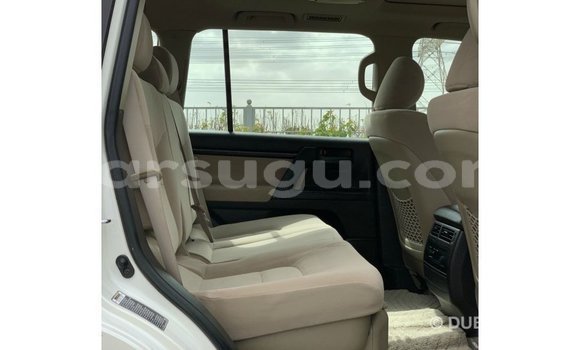 Sayi Imported Toyota Land Cruiser White Mota in Import - Dubai a Burkina Faso Sayi Imported Toyota Land Cruiser White Mota in Import - Dubai a Burkina Faso