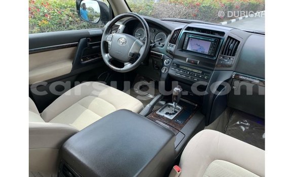 Sayi Imported Toyota Land Cruiser White Mota in Import - Dubai a Burkina Faso Sayi Imported Toyota Land Cruiser White Mota in Import - Dubai a Burkina Faso