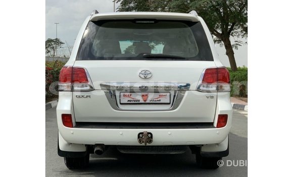 Sayi Imported Toyota Land Cruiser White Mota in Import - Dubai a Burkina Faso Sayi Imported Toyota Land Cruiser White Mota in Import - Dubai a Burkina Faso