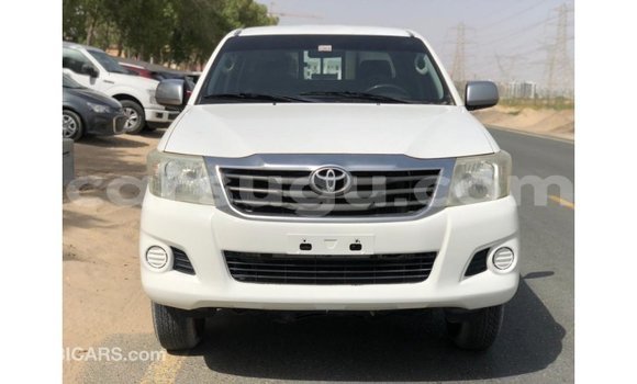 Sayi Imported Toyota Hilux White Mota in Import - Dubai a Burkina Faso Sayi Imported Toyota Hilux White Mota in Import - Dubai a Burkina Faso