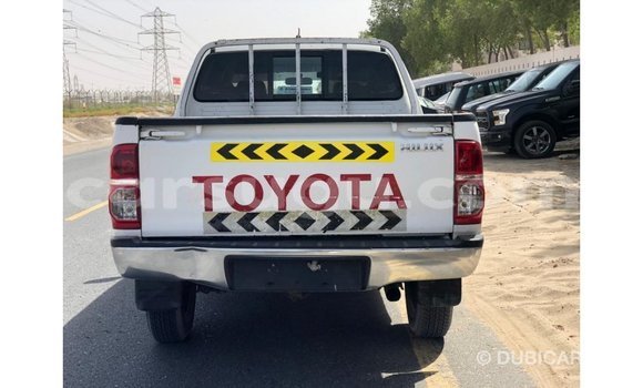Sayi Imported Toyota Hilux White Mota in Import - Dubai a Burkina Faso Sayi Imported Toyota Hilux White Mota in Import - Dubai a Burkina Faso