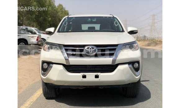 Sayi Imported Toyota Fortuner White Mota in Import - Dubai a Burkina Faso Sayi Imported Toyota Fortuner White Mota in Import - Dubai a Burkina Faso