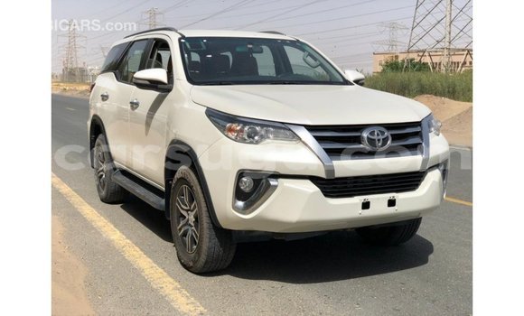 Sayi Imported Toyota Fortuner White Mota in Import - Dubai a Burkina Faso Sayi Imported Toyota Fortuner White Mota in Import - Dubai a Burkina Faso