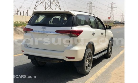 Sayi Imported Toyota Fortuner White Mota in Import - Dubai a Burkina Faso Sayi Imported Toyota Fortuner White Mota in Import - Dubai a Burkina Faso