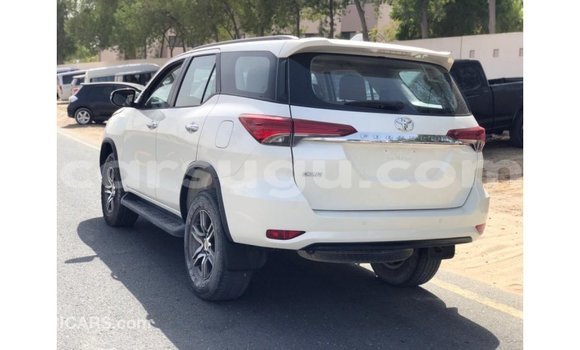 Sayi Imported Toyota Fortuner White Mota in Import - Dubai a Burkina Faso Sayi Imported Toyota Fortuner White Mota in Import - Dubai a Burkina Faso