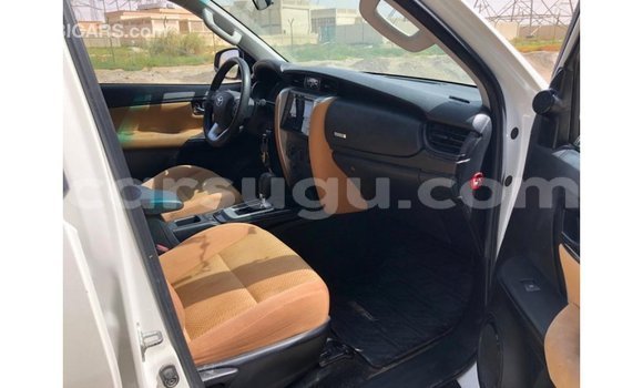 Sayi Imported Toyota Fortuner White Mota in Import - Dubai a Burkina Faso Sayi Imported Toyota Fortuner White Mota in Import - Dubai a Burkina Faso