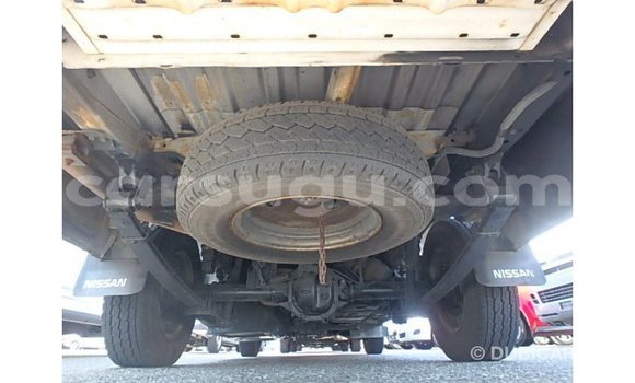 Sayi Imported Nissan Caravan White Mota in Import - Dubai a Burkina Faso Sayi Imported Nissan Caravan White Mota in Import - Dubai a Burkina Faso