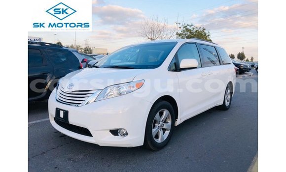 Acheter Import Voiture Toyota Sienna Blanc à Import - Dubai, Burkina-Faso