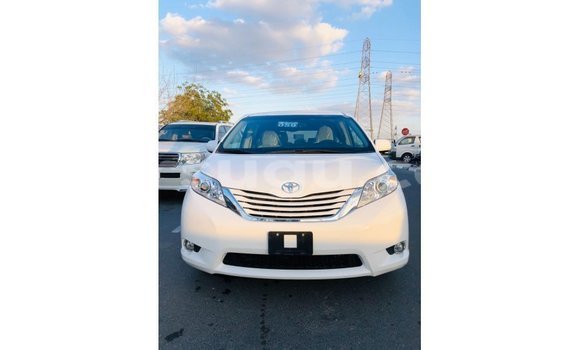 Sayi Imported Toyota Sienna White Mota in Import - Dubai a Burkina Faso Sayi Imported Toyota Sienna White Mota in Import - Dubai a Burkina Faso