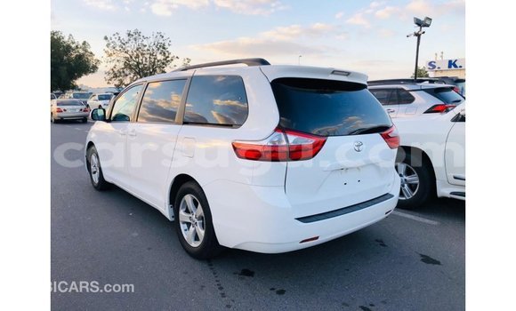 Sayi Imported Toyota Sienna White Mota in Import - Dubai a Burkina Faso Sayi Imported Toyota Sienna White Mota in Import - Dubai a Burkina Faso