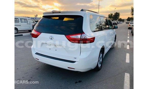 Sayi Imported Toyota Sienna White Mota in Import - Dubai a Burkina Faso Sayi Imported Toyota Sienna White Mota in Import - Dubai a Burkina Faso