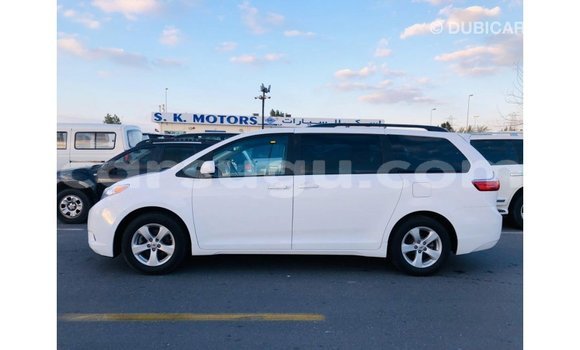 Sayi Imported Toyota Sienna White Mota in Import - Dubai a Burkina Faso Sayi Imported Toyota Sienna White Mota in Import - Dubai a Burkina Faso