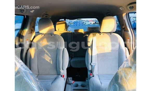 Sayi Imported Toyota Sienna White Mota in Import - Dubai a Burkina Faso Sayi Imported Toyota Sienna White Mota in Import - Dubai a Burkina Faso