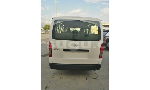 Sayi Imported Toyota DA White Babbar mota in Import - Dubai a Burkina Faso Sayi Imported Toyota DA White Babbar mota in Import - Dubai a Burkina Faso
