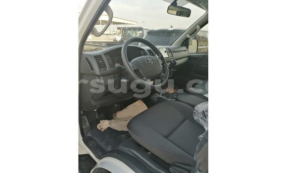 Sayi Imported Toyota DA White Babbar mota in Import - Dubai a Burkina Faso Sayi Imported Toyota DA White Babbar mota in Import - Dubai a Burkina Faso