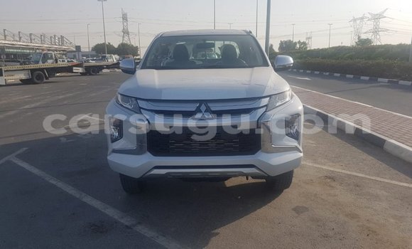 Acheter Import Voiture Mitsubishi L200 Blanc à Import - Dubai, Burkina-Faso