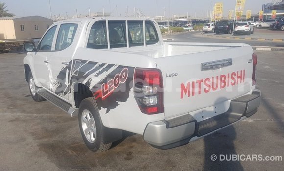 Acheter Import Voiture Mitsubishi L200 Blanc à Import - Dubai, Burkina-Faso Acheter Import Voiture Mitsubishi L200 Blanc à Import - Dubai, Burkina-Faso