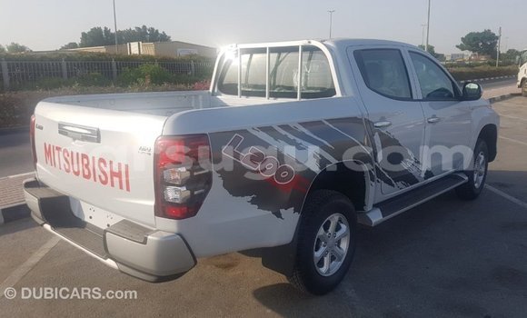 Acheter Import Voiture Mitsubishi L200 Blanc à Import - Dubai, Burkina-Faso Acheter Import Voiture Mitsubishi L200 Blanc à Import - Dubai, Burkina-Faso