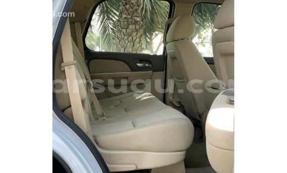Acheter Import Voiture Chevrolet Tahoe Blanc à Import - Dubai, Burkina-Faso Acheter Import Voiture Chevrolet Tahoe Blanc à Import - Dubai, Burkina-Faso