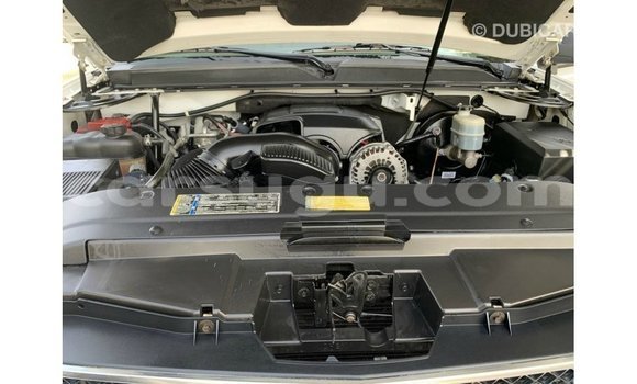 Acheter Import Voiture Chevrolet Tahoe Blanc à Import - Dubai, Burkina-Faso Acheter Import Voiture Chevrolet Tahoe Blanc à Import - Dubai, Burkina-Faso