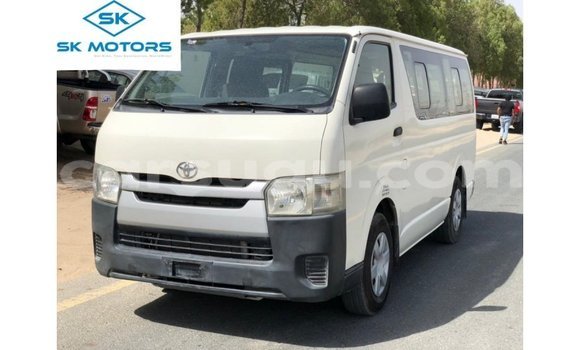 Acheter Import Voiture Toyota Hiace Blanc à Import - Dubai, Burkina-Faso