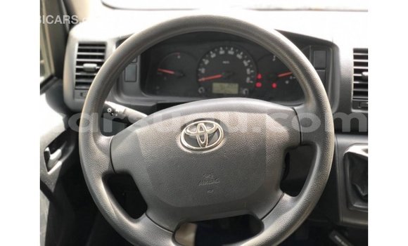 Sayi Imported Toyota Hiace White Mota in Import - Dubai a Burkina Faso Sayi Imported Toyota Hiace White Mota in Import - Dubai a Burkina Faso
