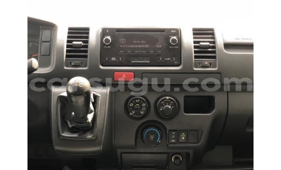 Sayi Imported Toyota Hiace White Mota in Import - Dubai a Burkina Faso Sayi Imported Toyota Hiace White Mota in Import - Dubai a Burkina Faso