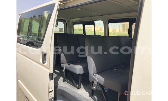 Sayi Imported Toyota Hiace White Mota in Import - Dubai a Burkina Faso Sayi Imported Toyota Hiace White Mota in Import - Dubai a Burkina Faso