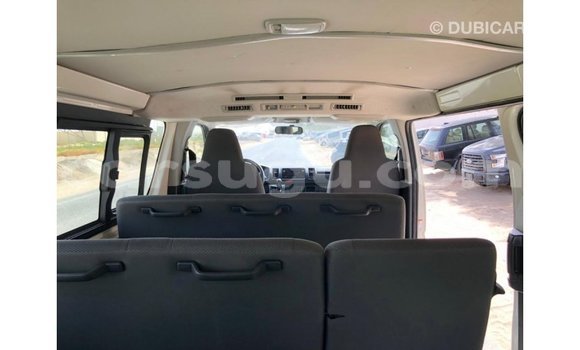 Sayi Imported Toyota Hiace White Mota in Import - Dubai a Burkina Faso Sayi Imported Toyota Hiace White Mota in Import - Dubai a Burkina Faso