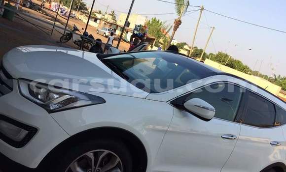 Acheter Occasion Voiture Hyundai Santa Fe Blanc à Ouagadougou, Burkina-Faso Acheter Occasion Voiture Hyundai Santa Fe Blanc à Ouagadougou, Burkina-Faso