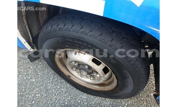 Acheter Import Voiture Nissan Caravan Blanc à Import - Dubai, Burkina-Faso Acheter Import Voiture Nissan Caravan Blanc à Import - Dubai, Burkina-Faso