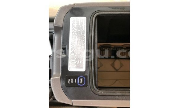 Sayi Imported Toyota Prado White Mota in Import - Dubai a Burkina Faso Sayi Imported Toyota Prado White Mota in Import - Dubai a Burkina Faso