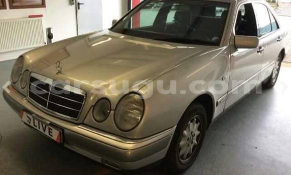 Acheter Occasion Voiture Mercedes-Benz E–Class Beige à Ouagadougou, Burkina-Faso