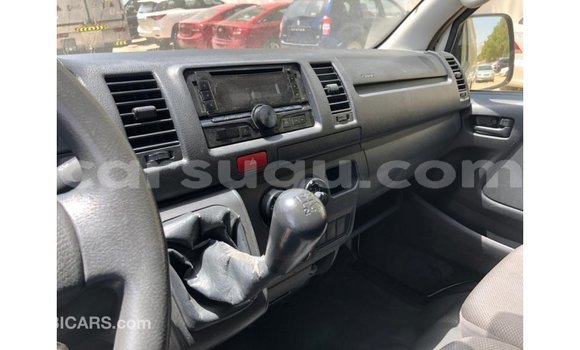 Sayi Imported Toyota Hiace White Mota in Import - Dubai a Burkina Faso Sayi Imported Toyota Hiace White Mota in Import - Dubai a Burkina Faso