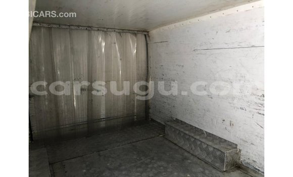 Sayi Imported Toyota Hiace White Mota in Import - Dubai a Burkina Faso Sayi Imported Toyota Hiace White Mota in Import - Dubai a Burkina Faso